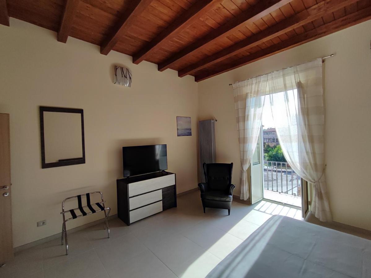 In Centro Rooms And Apartments Isola di Liri Dış mekan fotoğraf
